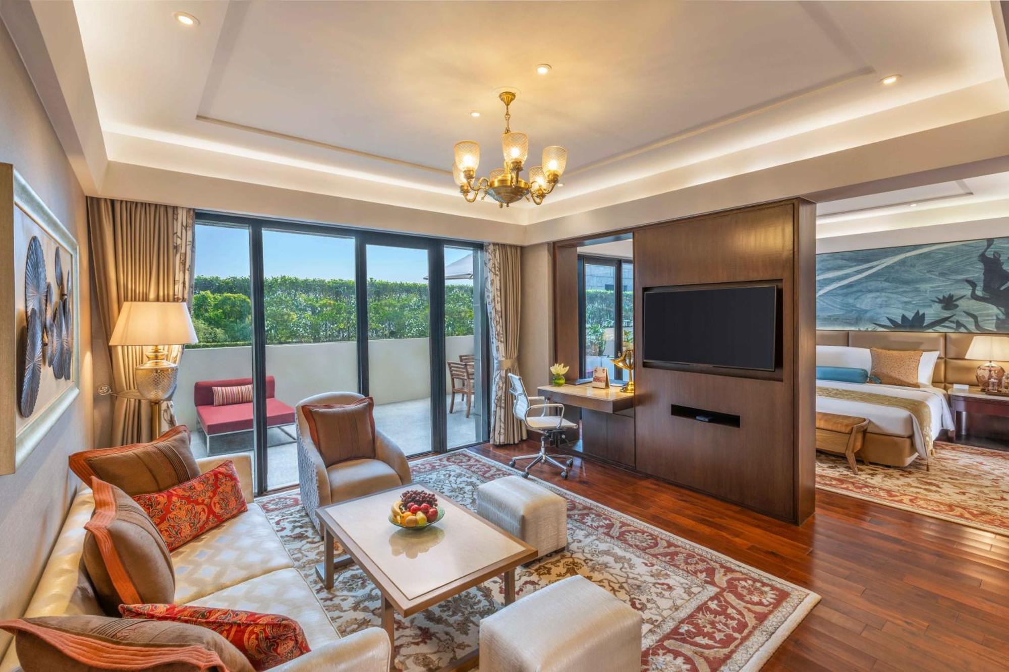 The Leela Ambience Convention Hotel Delhi New Delhi Exterior photo Suite at The Oberoi, Mumbai
